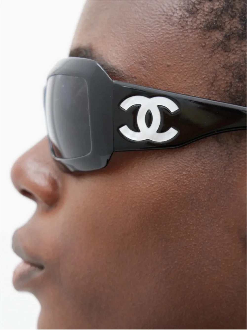 Chanel Black Logo CC Sunglasses - Picture 2 of 7